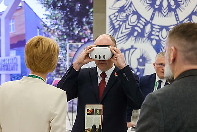 Делегаты ВНС из разных регионов страны посетили выставку \"Моя Беларусь\"