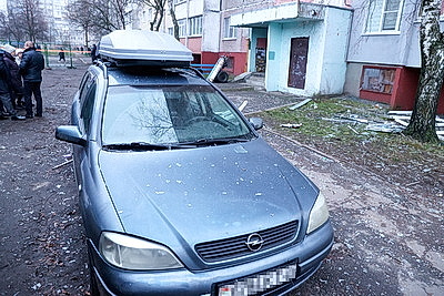 Спасатели работают на месте взрыва газа в Гомеле