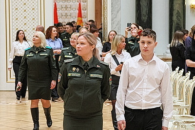 Представители органов погранслужбы посетили с экскурсией Дворец Независимости