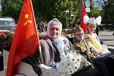 Шествие поколений, военный парад. 80-й День Победы встречают в Гомеле