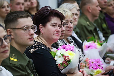 В Доме офицеров чествовали лучших солдат-срочников и их матерей