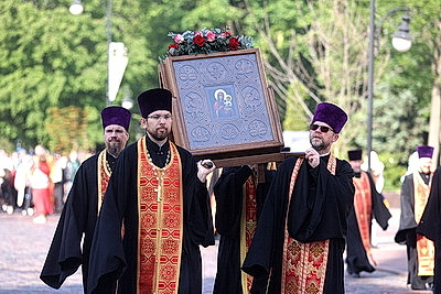 Крестный ход и божественная литургия в честь 125-летия Гродненской епархии прошли в Гродно