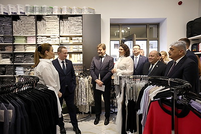 Турчин посетил в Азербайджане торговые объекты с товарами белорусских производителей