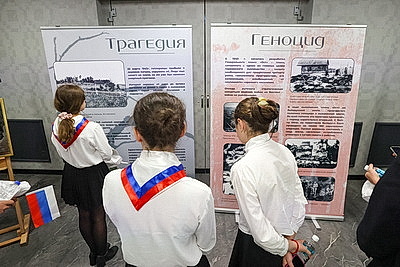 \"Дети Содружества\": участники международного форума посетили \"Хатынь\"