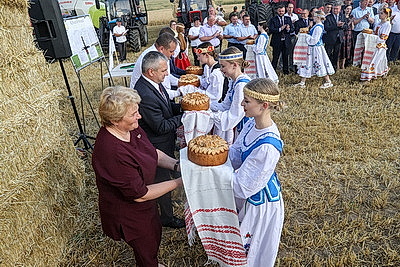 Областные \"Зажинки\" провели в Мозырском районе на щедрый урожай