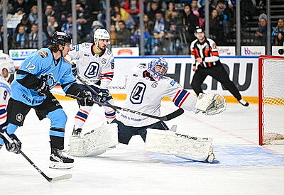 Хоккеисты \"Динамо\" прервали победную серию в матче против \"Лады\"
