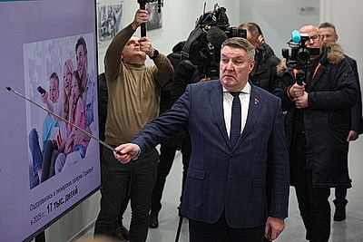 Лукашенко на \"Горизонте\" дал официальный старт массовому роботизированному производству телевизоров с ИИ