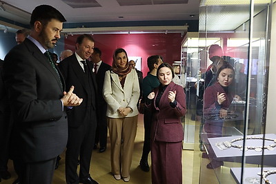 \"Элегантность серебра\". В Национальном художественном музее представили сокровища оманского двора