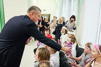 \"Место чудес\". Театрализованный новогодний праздник устроили в Белыничской школе-интернате