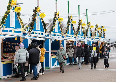 От ледового катка до подарков ручной работы. Чем удивляет рождественская ярмарка в Витебске