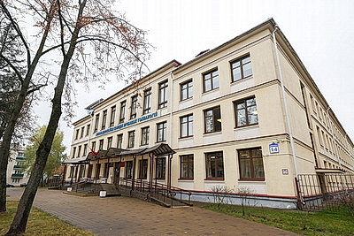 Познать душу через касание. Удивительная история незрячей художницы и ее тактильных картин