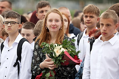 Современная и просторная. Новая школа в Боровлянах на 1 тыс. мест приняла первых учеников