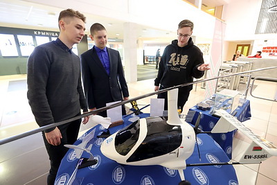 \"Марафон единства\": в Новополоцке представлена выставка НАН \"Взгляд за горизонт\"