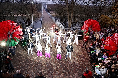 В Гомеле открыли обновленный пешеходный мост через Сож