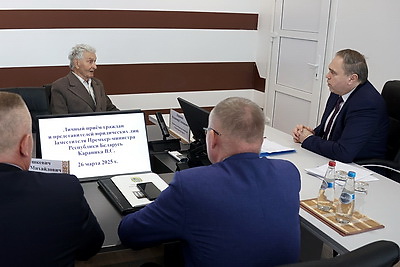 Караник провел прием граждан в Пуховичском районе