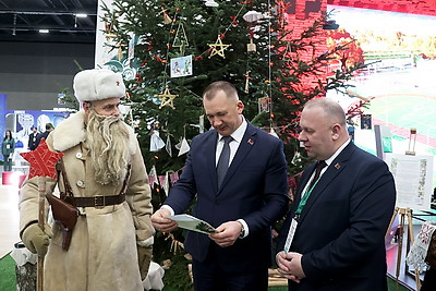 Делегаты ВНС из разных регионов страны посетили выставку \"Моя Беларусь\"