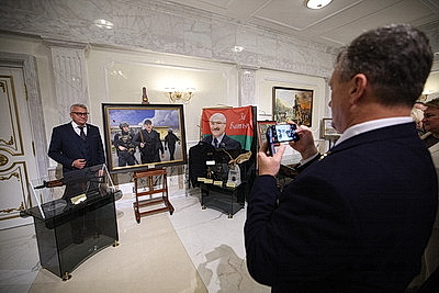 \"Здесь пишется история суверенной Беларуси\". Залы Дворца Независимости впечатлили парламентариев