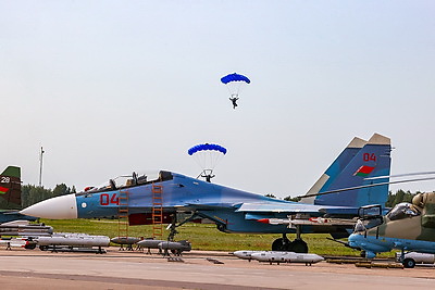 Высший пилотаж. Как в Мачулищах отпраздновали День военно-воздушных сил Беларуси