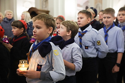Свет единения и покоя. Вифлеемский огонь прибыл в Минск