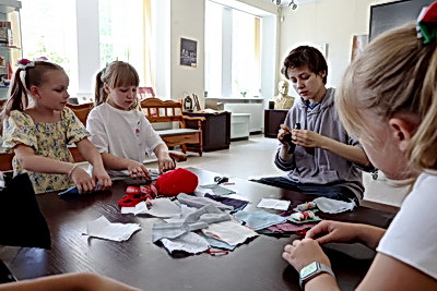 Шкловские краеведы оживляют прошлое через книги, ксилофоны и кукольный театр
