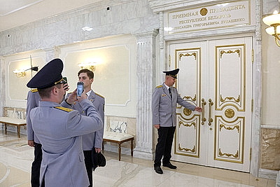 Дворец Независимости посетили сотрудники Следственного комитета