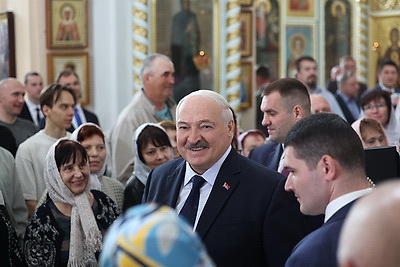 Лукашенко на Пасху посетил Свято-Покровский храм в Толочине