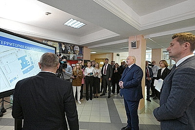 Лукашенко на \"Беларусьфильме\" ознакомился с перспективами развития в Беларуси \"важнейшего из искусств\"