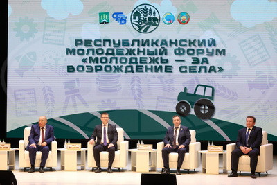 \"Основу успеха закладывают кадры\". Республиканский форум сельской молодежи проходит в Горках