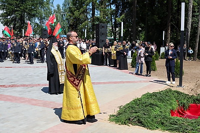 Швед на открытии памятного знака жертвам геноцида в Могилеве: здесь наша скорбь и дух непокоренного народа