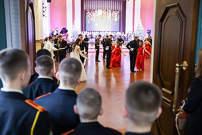 В Минском суворовском военном училище состоялся новогодний бал