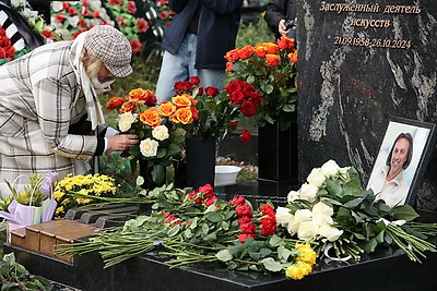 Последний аккорд. Памятник композитору Олегу Елисеенкову открыли на Восточном кладбище в Минске