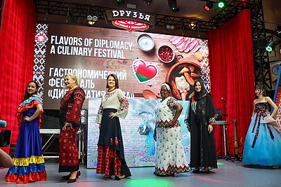 Фестиваль \"Дипломатия вкуса\" в Минске объединил гостей из более чем 20 стран