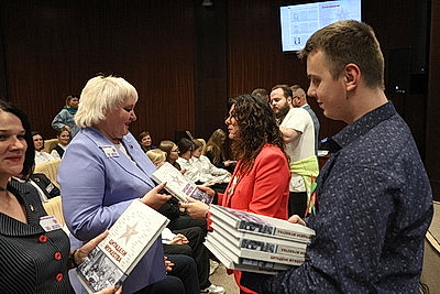 \"Цитадели мужества\". БЕЛТА презентовала книгу о населенных пунктах, награжденных вымпелом за мужество и стойкость