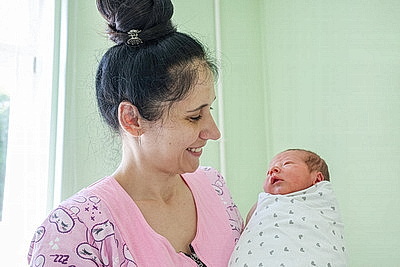 В Витебском областном роддоме чествовали родивших в День Независимости женщин