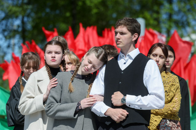 В Гродно на территории мемориала \"Шталаг-324\" установили памятный знак \"Древо жизни\"
