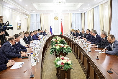 Поставки техники, кооперация в промышленности и АПК. Как планируют развивать сотрудничество Беларусь и Ростовская область