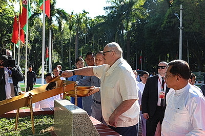 Высадка дерева удачи и храмовый комплекс Будды. Визит Лукашенко в Мьянму завершился культурной программой