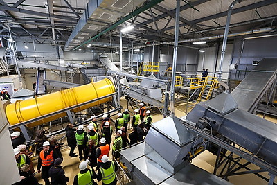 В Крупском районе открыли новый завод по производству профессиональных торфяных грунтов