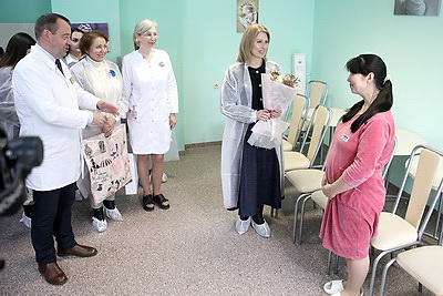 \"Мы изначально хотели очень большую семью\". Жительница Гродно родила 14-го ребенка