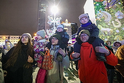 Новогодняя атмосфера и сказочные герои в ярких спектаклях: праздничные локации Минска