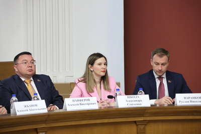 Рыженков встретился со студентами - финалистами конкурса эссе-работ \"Хочу быть дипломатом\"