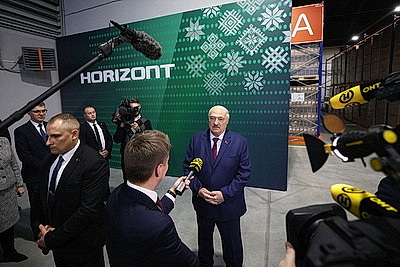 Лукашенко на \"Горизонте\" дал официальный старт массовому роботизированному производству телевизоров с ИИ