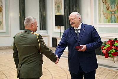 Лукашенко накануне Дня народного единства вручил госнаграды