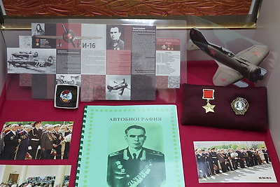 Мемориальную доску в честь Героя Советского Союза Евгения Николаенко открыли в Могилеве