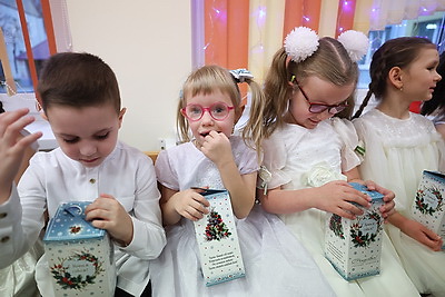 \"Такие встречи дарят радость и детям, и взрослым\". Караев поздравил воспитанников детсада в Гродно