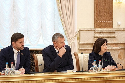 О смыслах Дня народного единства. Лукашенко проводит большую встречу с идеологическим активом и экспертами