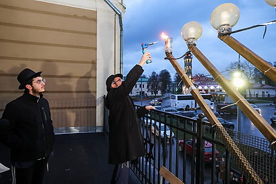 Иудеи всего мира празднуют Хануку