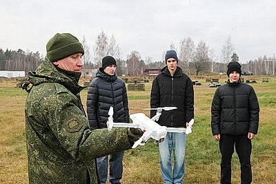 Полет нормальный. Первый набор операторов беспилотников завершает курс подготовки в БелГУТе