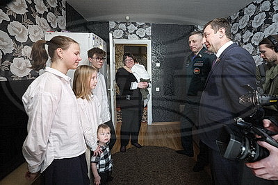 \"У меня было около 70 детей\". Маму-воспитательницу поздравили с Днем женщин в Минске