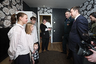 \"У меня было около 70 детей\". Маму-воспитательницу поздравили с Днем женщин в Минске